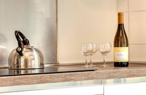 Santissima Annunziata Apartment | Spacious 5-bedroom apartment in charming Firenze with AC
