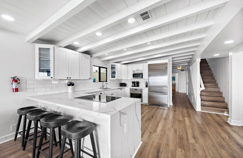 Capistrano Beach House | Spacious 5-bedroom Beachfront Home on Beach Road!