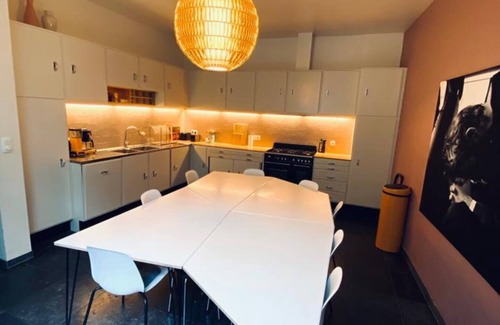 Antwerp House | Spacious 5-bedroom back house in beautiful Antwerp with AC and rooftop terrace