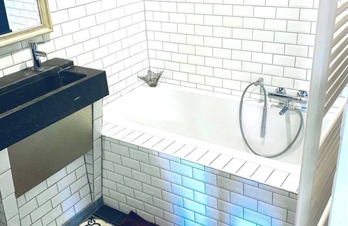 Antwerp House | Spacious 5-bedroom back house in beautiful Antwerp with AC and rooftop terrace