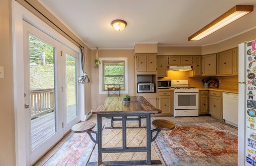 Snowshoe House | Spacious 5-bedroom bungalow near Cupp Run w/beautiful western & sunset views