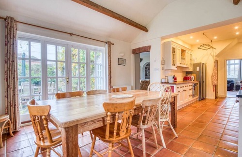 New Forest District Apartment | Spacious 5-bedroom home with cinema room, Aga kitchen & forest walks