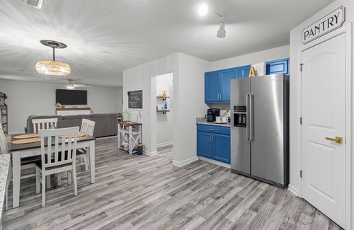 New London House | Spacious 5-bedroom house half mile from Lake Badin launch with space for boats