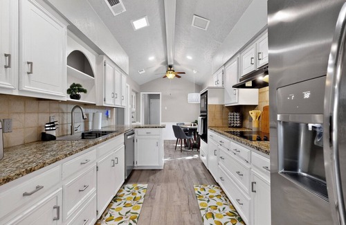 Richardson House | Spacious 5-bedroom house in wonderful Richardson with Arcade Games