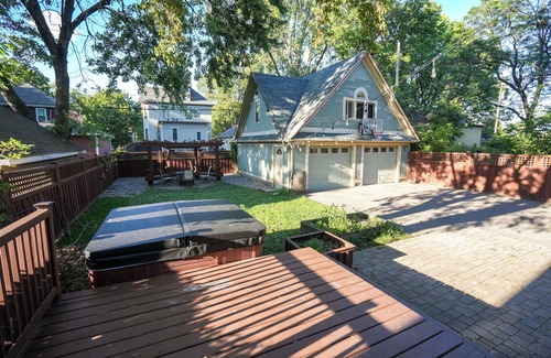 Summit - University House | Spacious 5-bedroom Historic House in Saint Paul