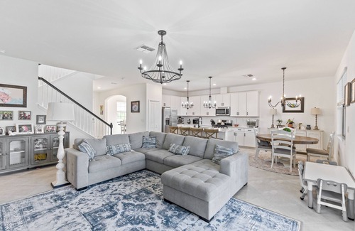 Lakewood Ranch House | Spacious 5-bedroom house in the resort style Community of Lorraine Lakes!