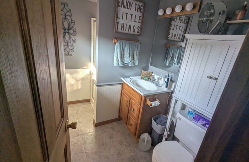 Green Bay House | Spacious 5-bedroom house in Green Bay with WiFi, AC available for 2025 NFL draf