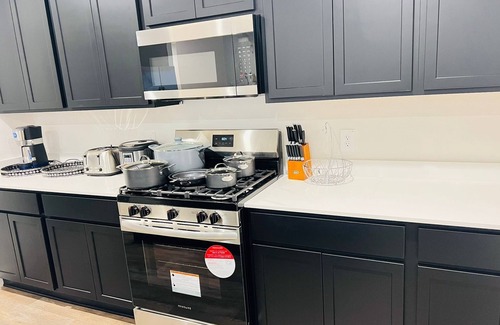 Rosenberg House | Spacious 5-bedroom house in Evergreen/Pool + Family Friendly