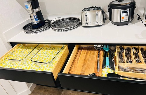 Rosenberg House | Spacious 5-bedroom house in Evergreen/Pool + Family Friendly