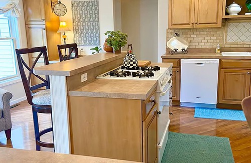 St Ignace House | Spacious 5-Bedroom Home with AC Close to Ferries