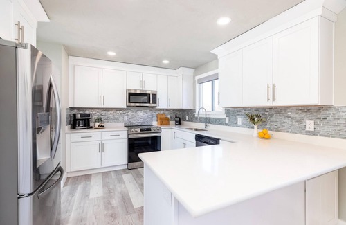 Sandy House | Spacious 5-Bedroom Home Near Mountains in Salt Lake City
