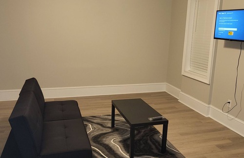 Harrisburg House | Spacious 5-bedroom house with AC and WiFi in charming Augusta
