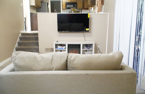 Leslie Estates House | Spacious 5-bedroom house with WiFi and AC in charming Decatur