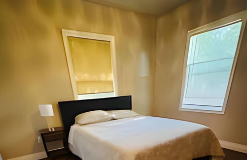 Ravenna House | Spacious 5-bedroom house in serene Seattle with WiFi and AC