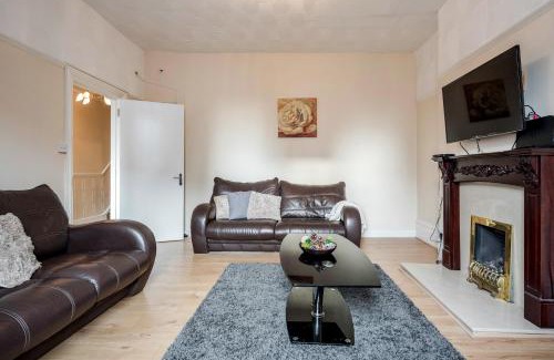Gravesend Apartment | Spacious 5 Bedroom House in Gravesend