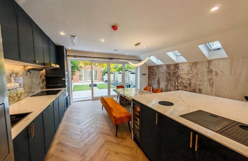 Wimbledon House | Spacious 5-bedroom house in enchanting Herbert Road, SW19
