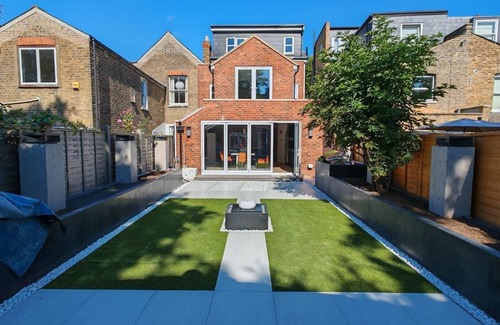 Wimbledon House | Spacious 5-bedroom house in enchanting Herbert Road, SW19