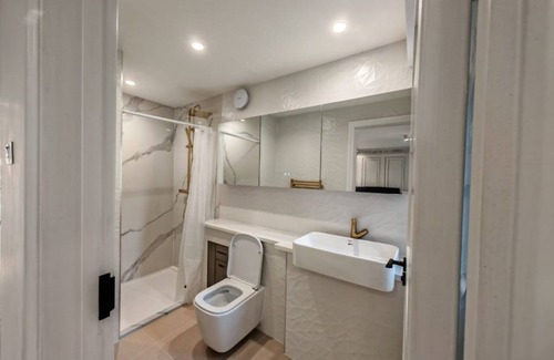 Wimbledon House | Spacious 5-bedroom house in enchanting Herbert Road, SW19