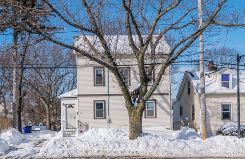 Lower Washington - Mount Hope House | Spacious 5-bedroom house with AC, WiFi and parking in Boston