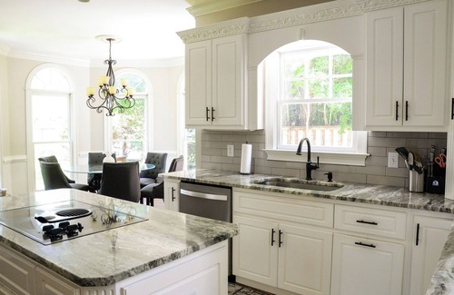 Evans House | Spacious 5-bedroom house Perfect for Masters rental