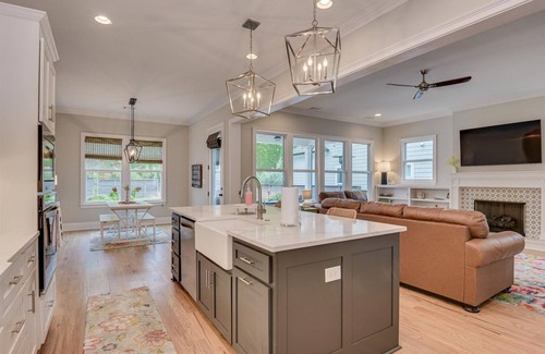 Evans House | Spacious 5-bedroom house in River Island