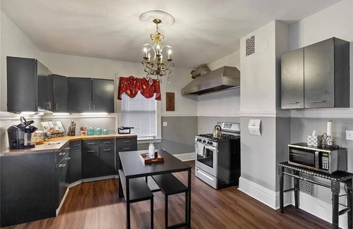 Rochester Apartment | Spacious 5 Bedroom In The Desirable area Of Park Ave Welcomes Large Groups