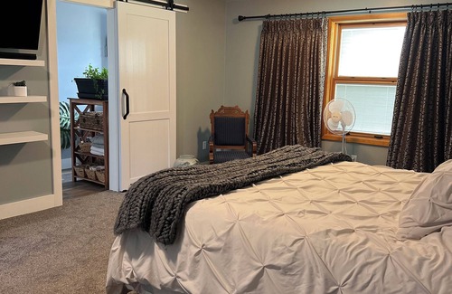 Sissonville Cabin | Spacious 5-bedroom lodge with WiFi and AC in peaceful countryside of Kenna,WV