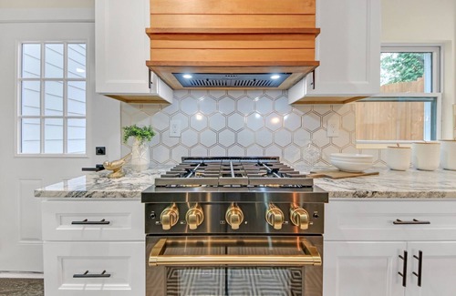 Hapeville House | Spacious 5-bedroom Luxury house seconds from Atlanta Airport with All Amenities