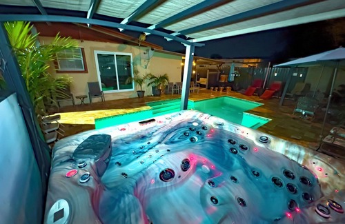 Miami Gardens House | Spacious 5-bedroom pool house 5 mins from hardRock stadium with 3 jacuzzi& gym