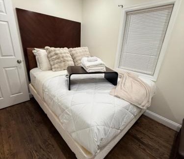 North Bethesda House | Spacious 5 bedroom single family home sleeps 12 with driveway near DC