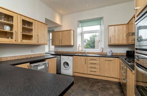 Central Aberdeen Apartment | Spacious 5-Bedroom Townhouse in the West-End