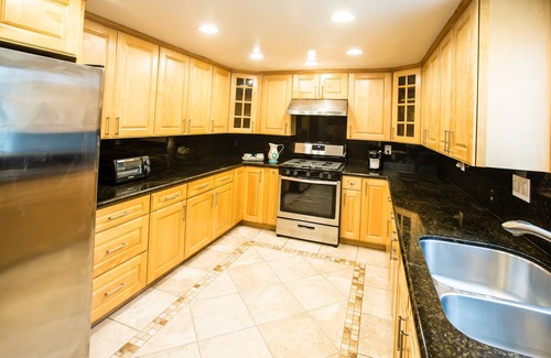 Valle Lindo House | Spacious 5 Bedroom 4 Bathroom with Sauna & Jacuzzi