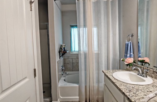 Lake Charles House | Spacious 5-bedroom house in marvelous Lake Charles with AC, WiFi