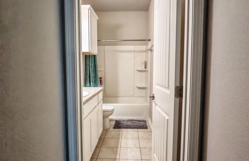 Lake Charles House | Spacious 5-bedroom house in marvelous Lake Charles with AC, WiFi