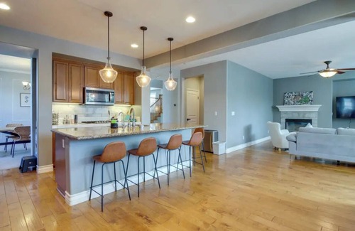 Paso Robles House | Spacious 5-bedroom house with Pool and Spa in Paso Robles with WiFi, AC
