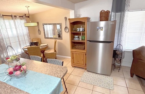 Griffin Heights House | Spacious 5 Bedroom Home, two blocks to FSU. Oversized parking for up to 8 cars