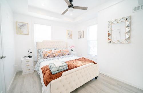 Washington House | Spacious 5 Bedroom Washington DC Home Near Metro with Free Parking
