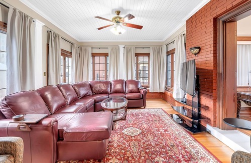 Detroit House | Spacious 5 BR house in the Historic Virginia Park District of Midtown Detroit.