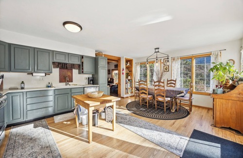 Green Mountain Falls House | Spacious 5-bedroom house in serene Green Mountain Falls with AC, WiFi