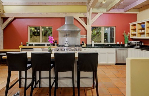 Sleepy Hollow House | Spacious 5BD Marin Home w/ Billiards, Poker & BBQ