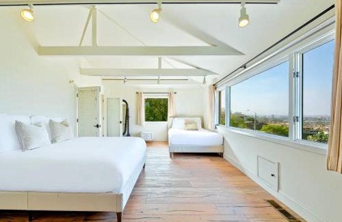 Bay Park Villa | Spacious 5BD Ocean Views Pool Jacuzzi