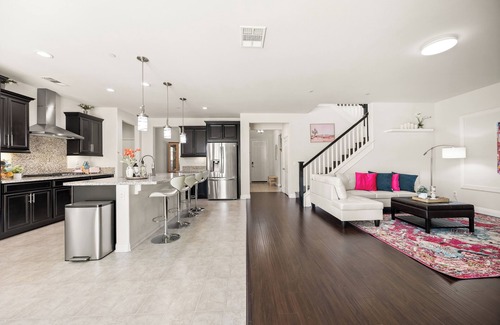 Mira Loma House | Spacious 5Be/4Ba house near ONT Airport in Jurupa Valley CA