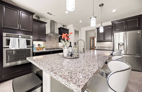 Mira Loma House | Spacious 5Be/4Ba house near ONT Airport in Jurupa Valley CA