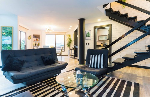 El Tesoro House | Spacious 5bed house with WiFi and AC in Poblado Medellin & Free Airport Pickup!