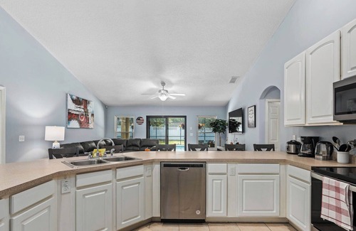 Legacy Park Villa | Spacious 5BR Family Villa w/Private Pool, Spa & Close to Disney
