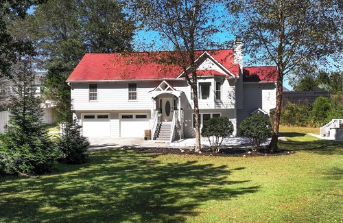 Buford Apartment | -> Spacious 5BR Retreat Near Mall of GA & Sleeps 13