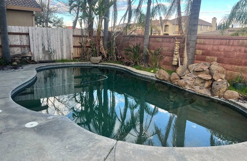 Rancho Cordova House | Spacious 6-bedroom house in charming Rancho Cordova w/AC, WiFi, Swimming Pool
