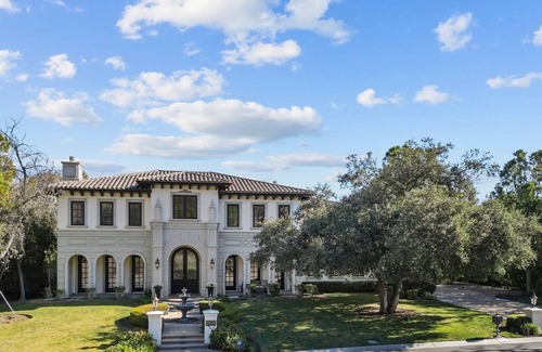 Thousand Oaks House | Spacious 6-bedroom Private Gated Home with WiFi and AC in amazing Thousand Oaks