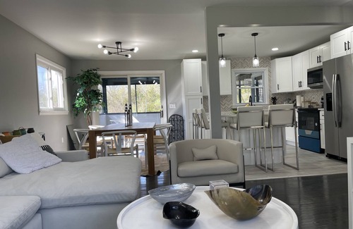 New Paltz House | Spacious 6-bedroom house with WiFi, AC in beautiful New Paltz