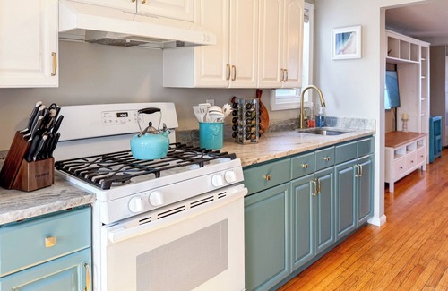 Byfield House | Spacious 6-bedroom house with WiFi, AC in charming Salisbury
